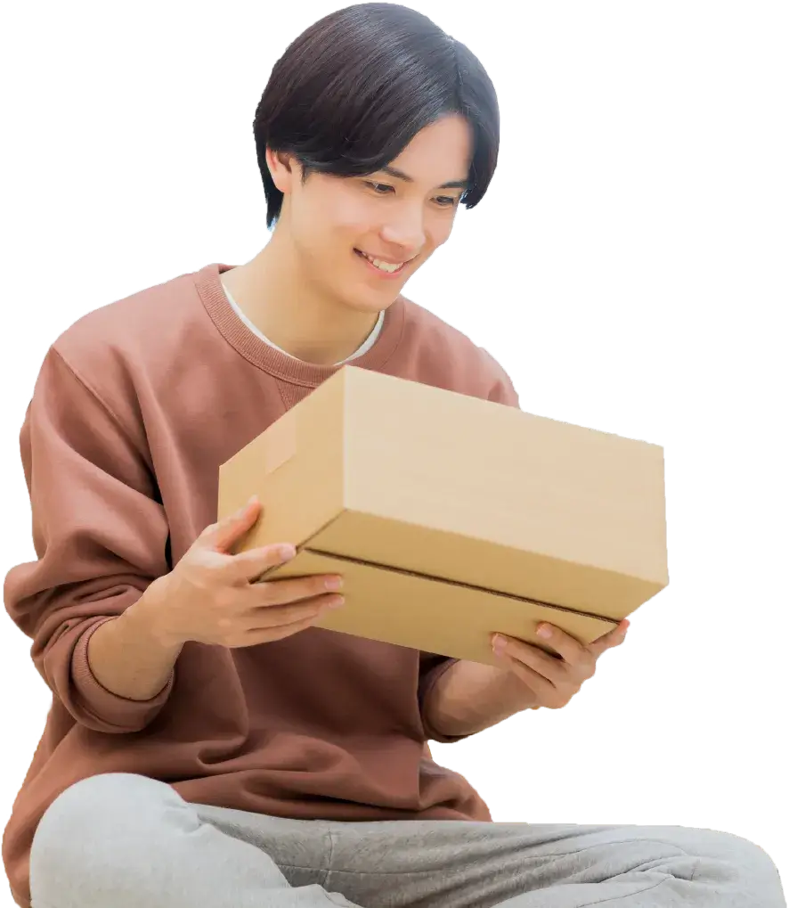 ダンボールを持つ男性