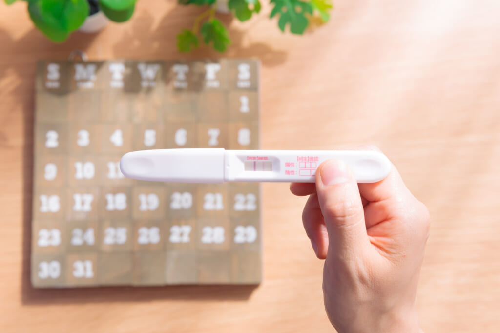 性行為から3週間後以降に妊娠検査薬で確認する