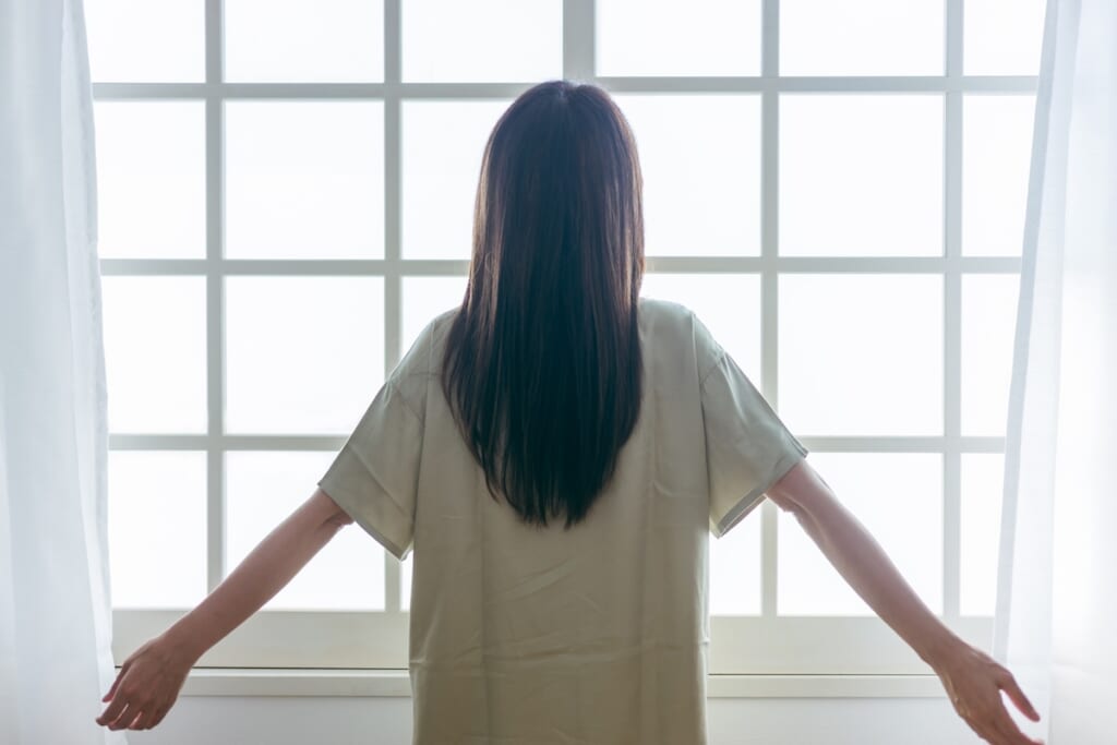 妊娠出産という未来に向けて1歩を踏み出す女性のイメージ