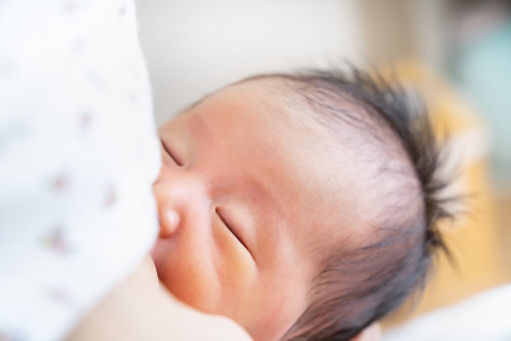 授乳中に鉄分サプリを飲んでも赤ちゃんへの心配はほとんどありません